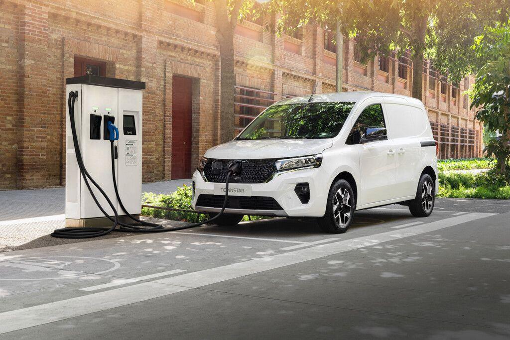 Nissan Townstar EV Kombi: Geräumiger Elektro-Van für abenteuerhungrige Familien und Unternehmer